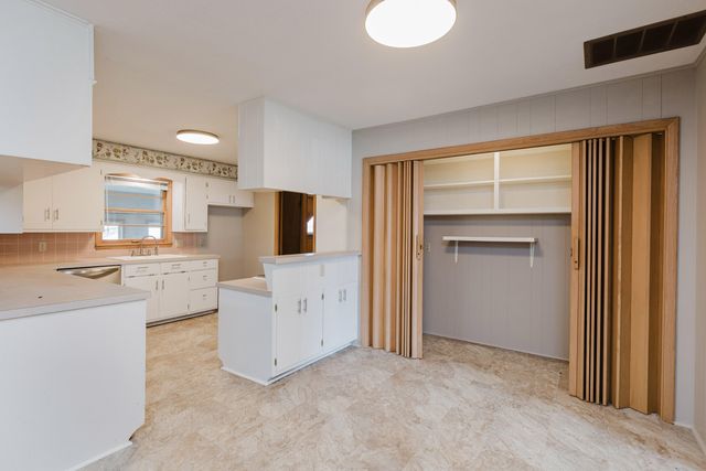 3333 N Delaware Avenue, Springfield, MO 65803