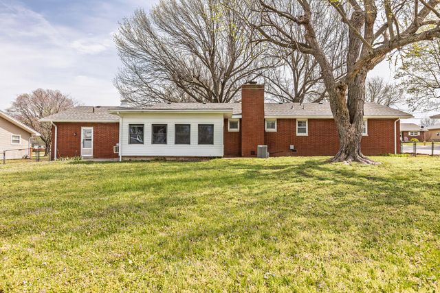 3333 N Delaware Avenue, Springfield, MO 65803