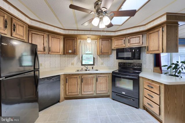 36 MAPLE AVE, Manheim, PA 17545