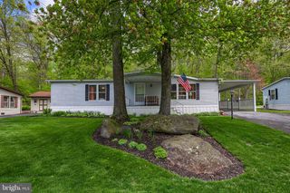 36 MAPLE AVE, Manheim, PA 17545