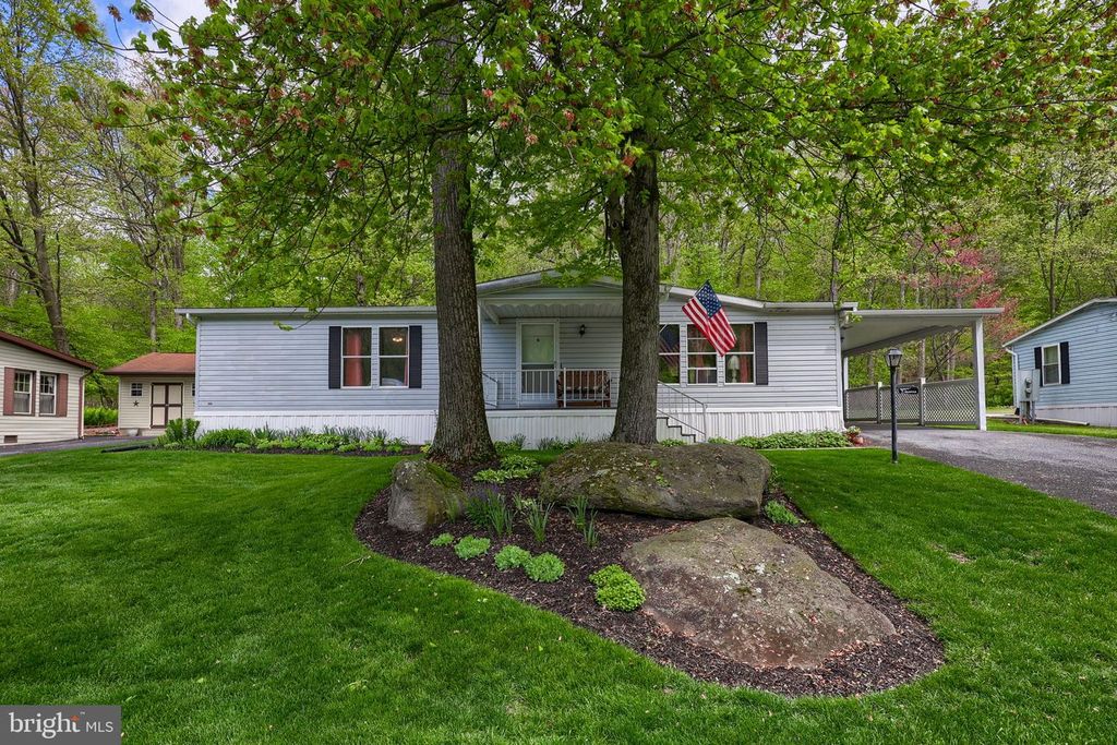 36 MAPLE AVE, Manheim, PA 17545