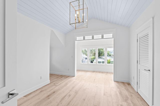 313 Vallette Way Way, West Palm Beach, FL 33401