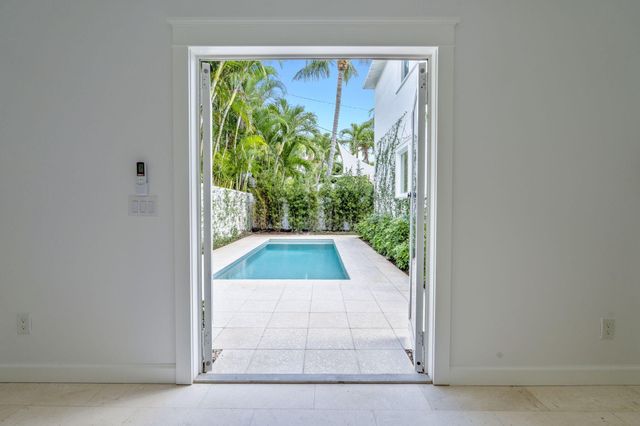 313 Vallette Way Way, West Palm Beach, FL 33401