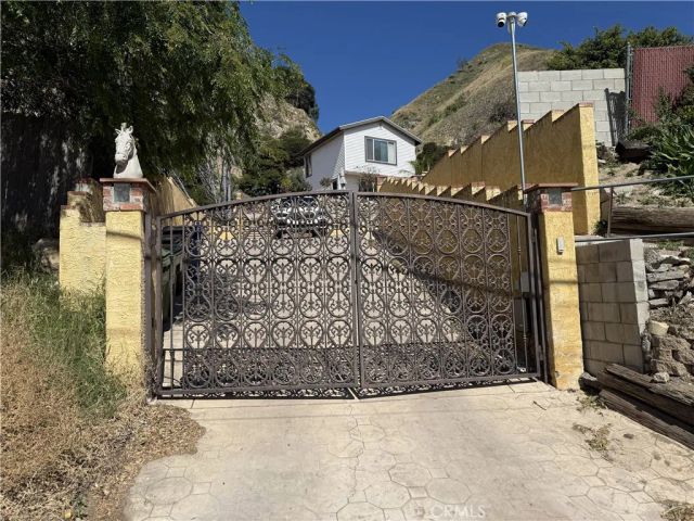 9707 Foothill, Sylmar, CA 91342