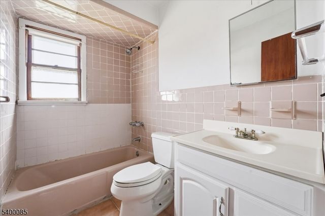 203 Westervelt Pl, Lodi Boro, NJ 07644