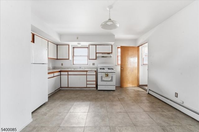 203 Westervelt Pl, Lodi Boro, NJ 07644