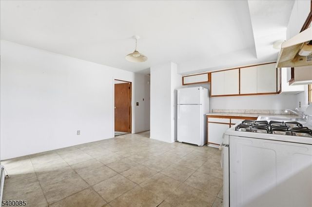 203 Westervelt Pl, Lodi Boro, NJ 07644