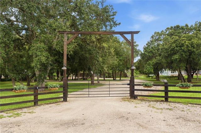 3651 Bateman RD, Alva, FL 33920