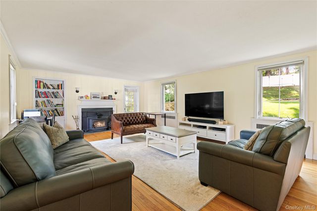 594 Fort Hill Road, Scarsdale, NY 10583