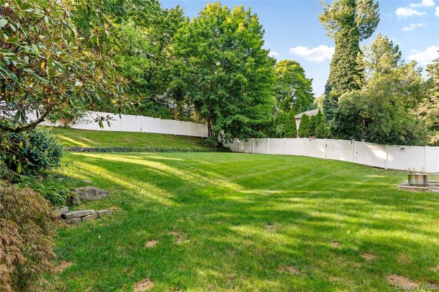 594 Fort Hill Road, Scarsdale, NY 10583