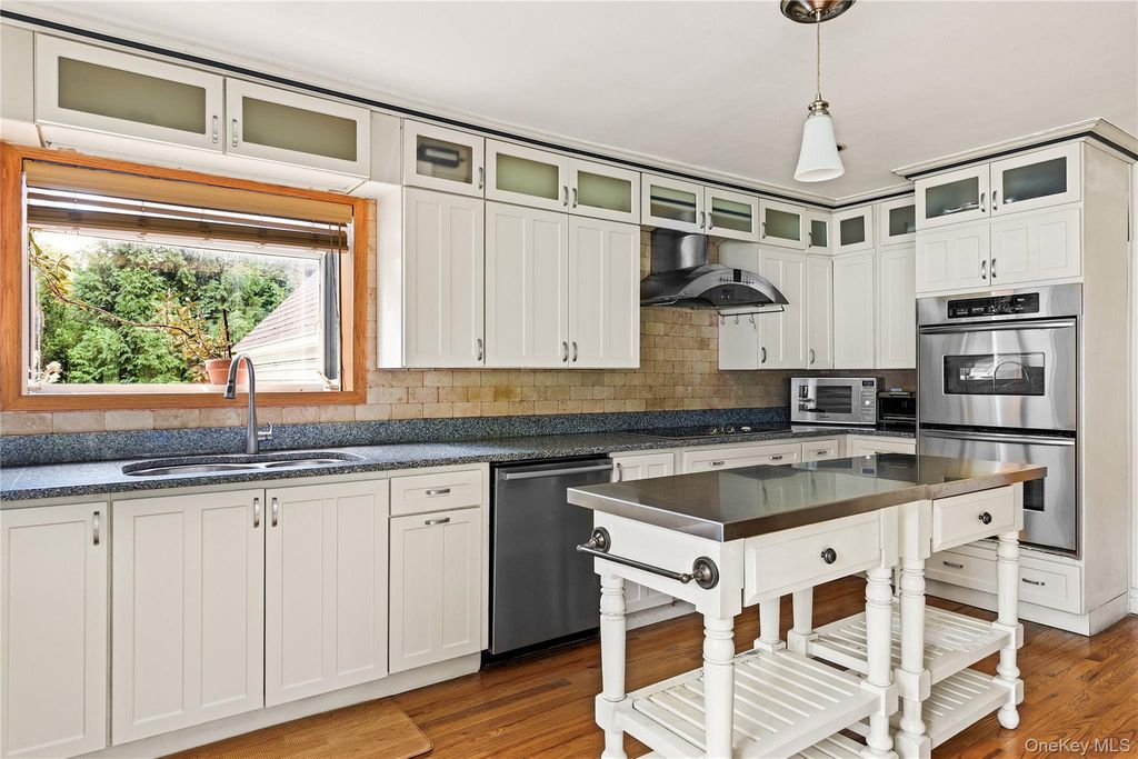 594 Fort Hill Road, Scarsdale, NY 10583 — photo 5
