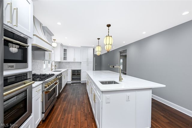 26436 Annesley Road, Beachwood, OH 44122