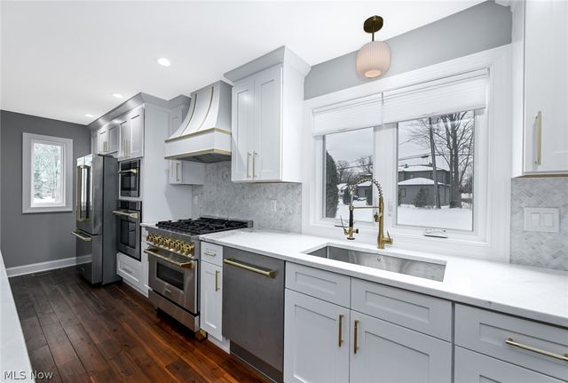 26436 Annesley Road, Beachwood, OH 44122