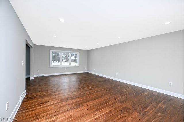 26436 Annesley Road, Beachwood, OH 44122