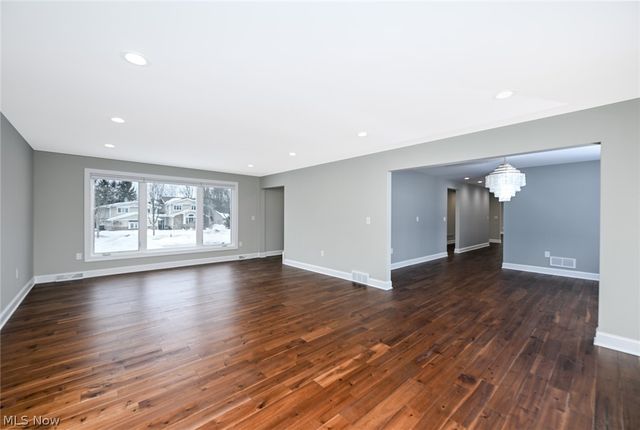 26436 Annesley Road, Beachwood, OH 44122