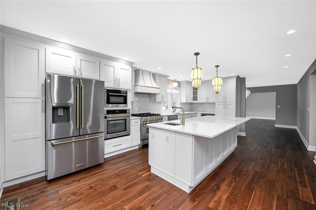 26436 Annesley Road, Beachwood, OH 44122