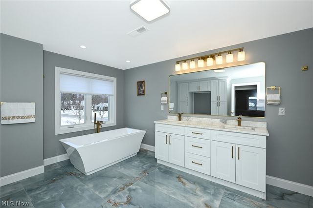 26436 Annesley Road, Beachwood, OH 44122