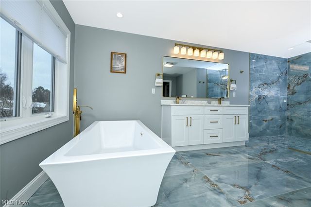 26436 Annesley Road, Beachwood, OH 44122