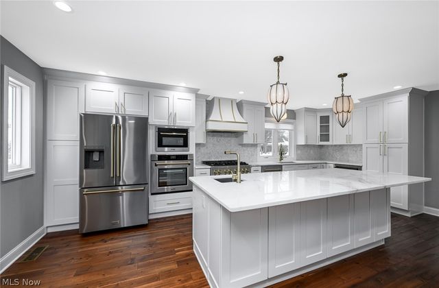 26436 Annesley Road, Beachwood, OH 44122