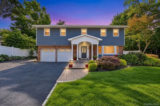 4 Hunting Hill Road, Woodbury, NY 11797