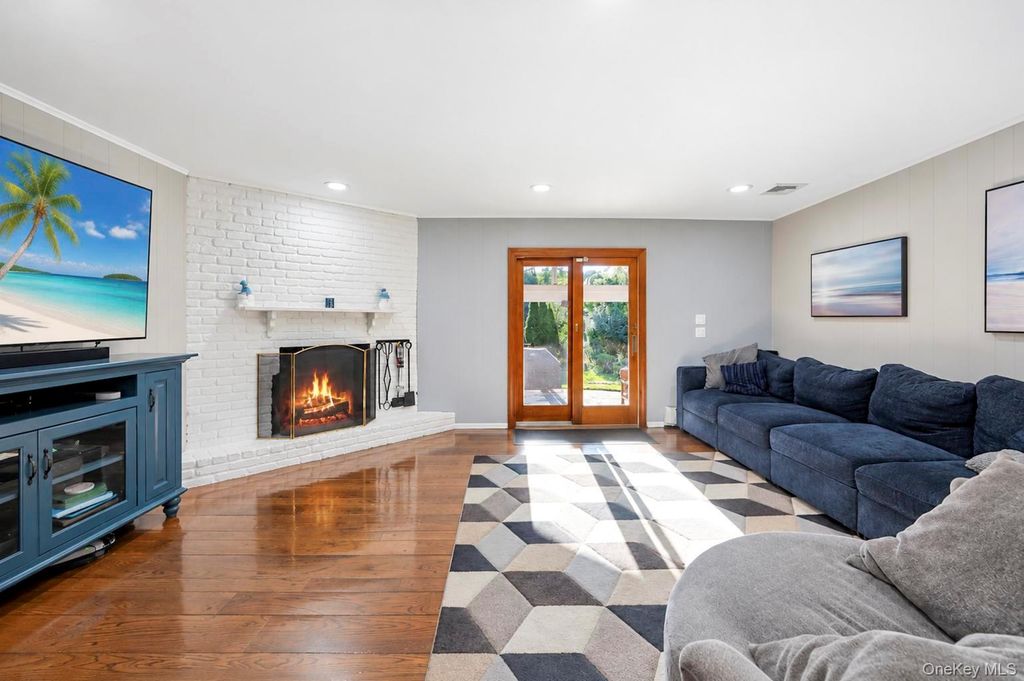 4 Hunting Hill Road, Woodbury, NY 11797 — photo 5