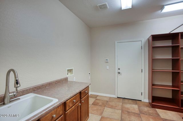 3985 E HUMMINGBIRD Lane, Phoenix, AZ 85050