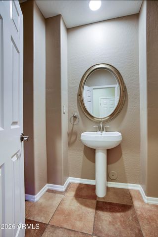 3985 E HUMMINGBIRD Lane, Phoenix, AZ 85050