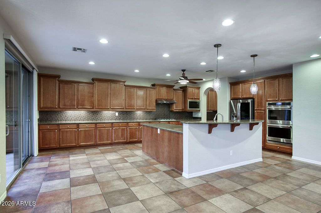 Image 10 of property listing at 3985 E HUMMINGBIRD Lane, Phoenix, AZ 85050