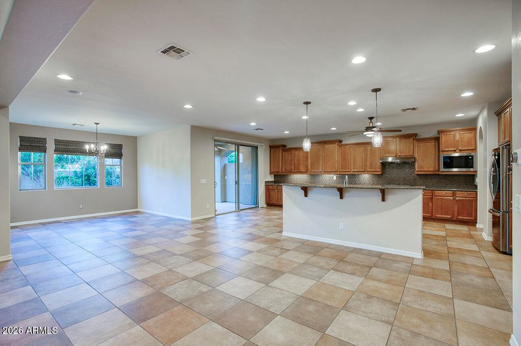Image 11 of property listing at 3985 E HUMMINGBIRD Lane, Phoenix, AZ 85050