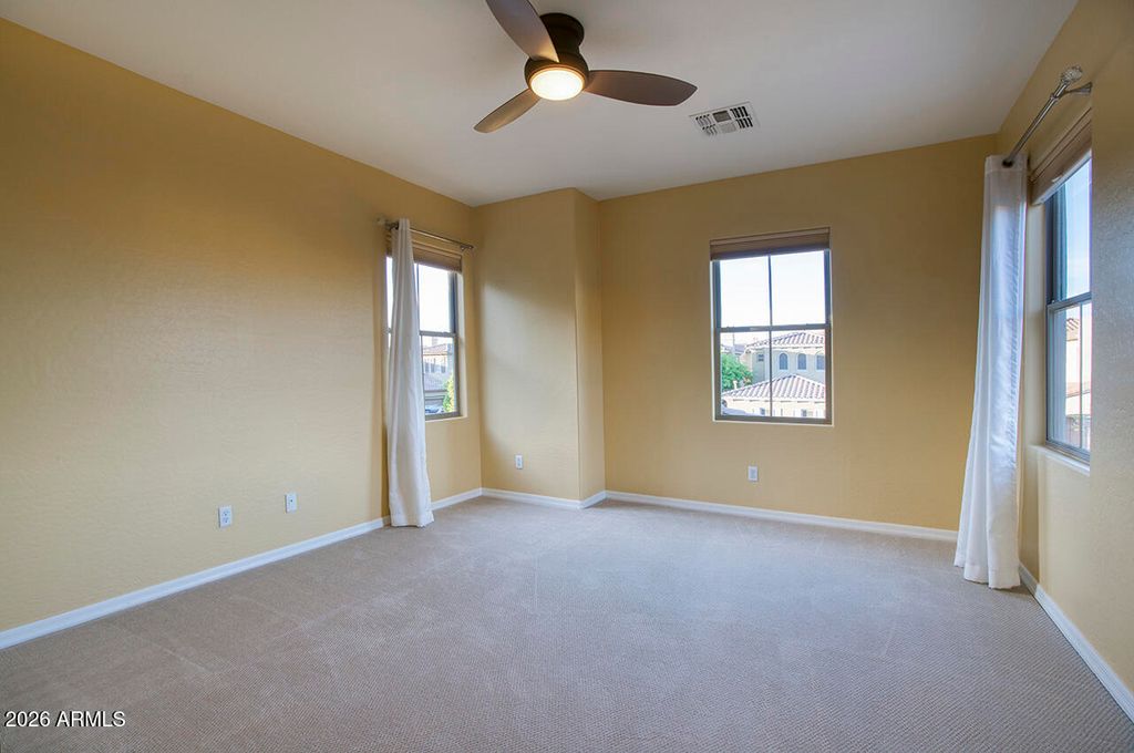 Image 24 of property listing at 3985 E HUMMINGBIRD Lane, Phoenix, AZ 85050