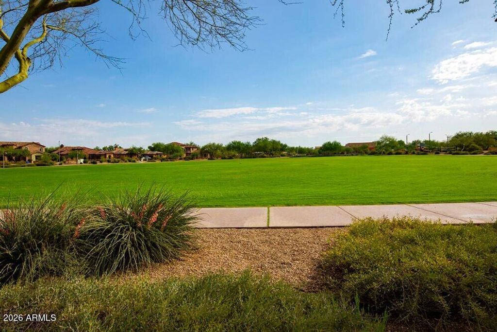 Image 36 of property listing at 3985 E HUMMINGBIRD Lane, Phoenix, AZ 85050