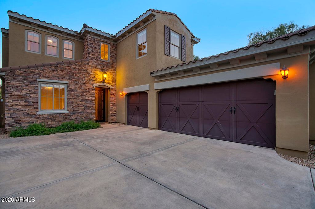 Image 4 of property listing at 3985 E HUMMINGBIRD Lane, Phoenix, AZ 85050