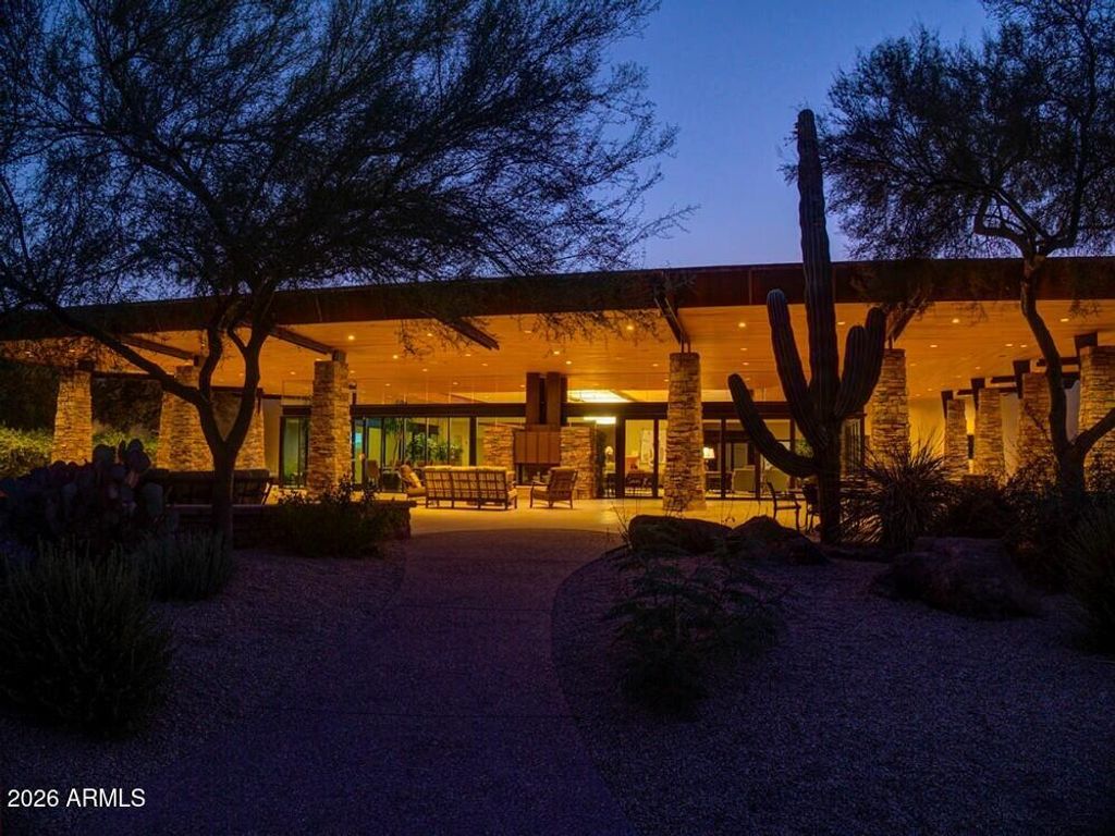 Image 41 of property listing at 3985 E HUMMINGBIRD Lane, Phoenix, AZ 85050