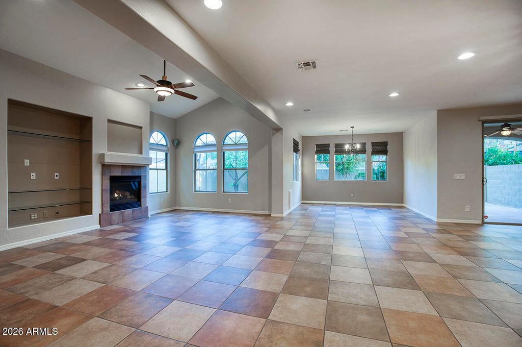 Image 5 of property listing at 3985 E HUMMINGBIRD Lane, Phoenix, AZ 85050