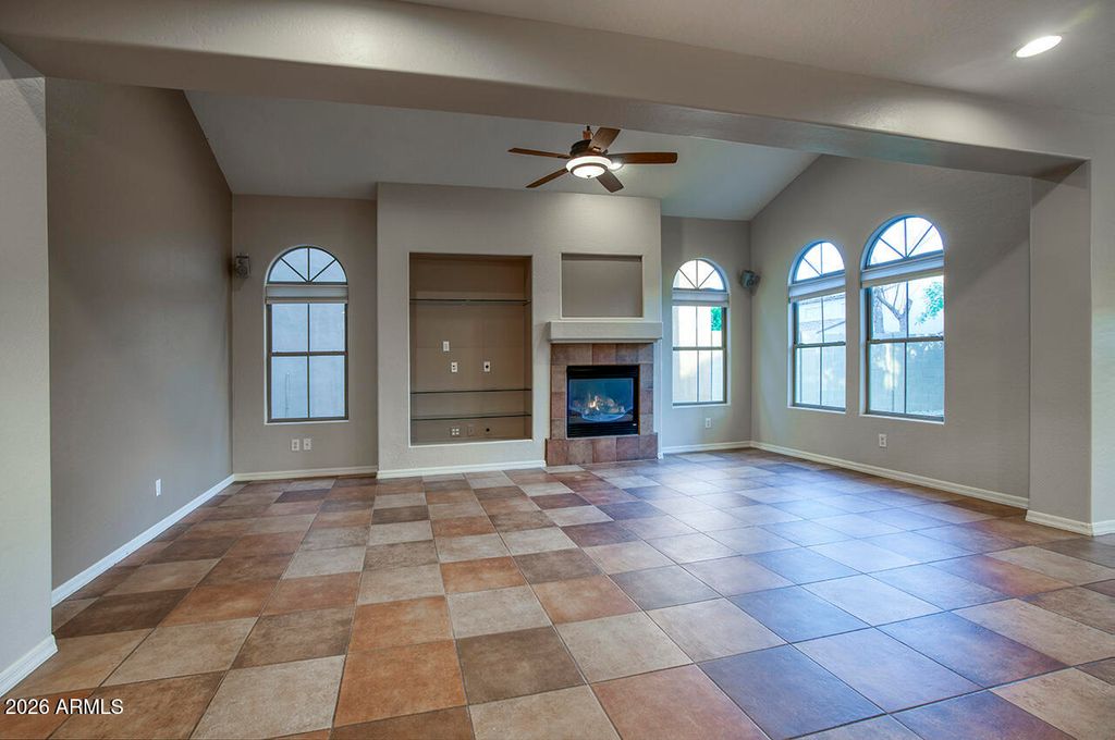 Image 6 of property listing at 3985 E HUMMINGBIRD Lane, Phoenix, AZ 85050