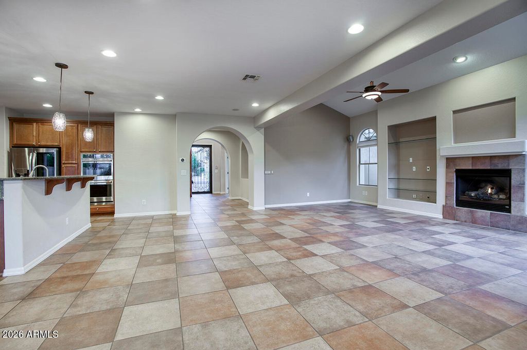 Image 7 of property listing at 3985 E HUMMINGBIRD Lane, Phoenix, AZ 85050