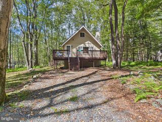 2109 WINONA DR, Pocono Lake, PA 18347