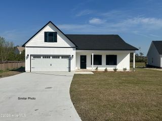 253 Hardison Road, Holly Ridge, NC 28445
