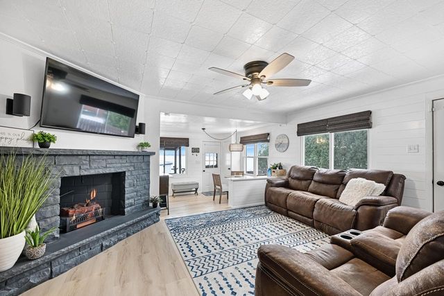 2225 Lakeshore DRIVE, Kansasville, WI 53139