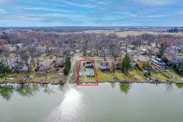 2225 Lakeshore DRIVE, Kansasville, WI 53139