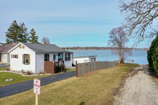 2225 Lakeshore DRIVE, Kansasville, WI 53139