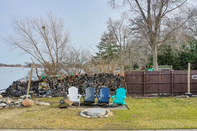 2225 Lakeshore DRIVE, Kansasville, WI 53139