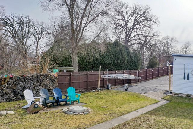 2225 Lakeshore DRIVE, Kansasville, WI 53139