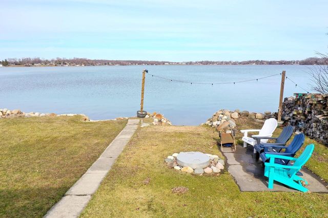2225 Lakeshore DRIVE, Kansasville, WI 53139