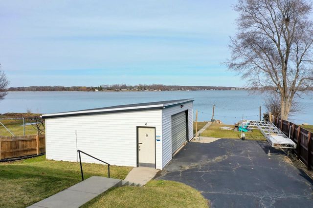 2225 Lakeshore DRIVE, Kansasville, WI 53139