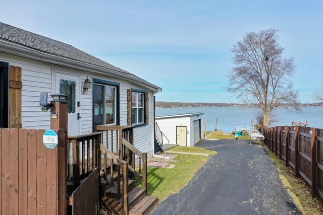 2225 Lakeshore DRIVE, Kansasville, WI 53139