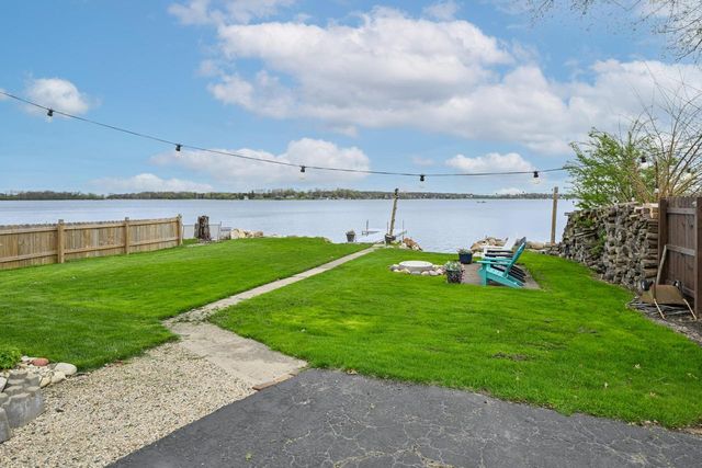 2225 Lakeshore DRIVE, Kansasville, WI 53139