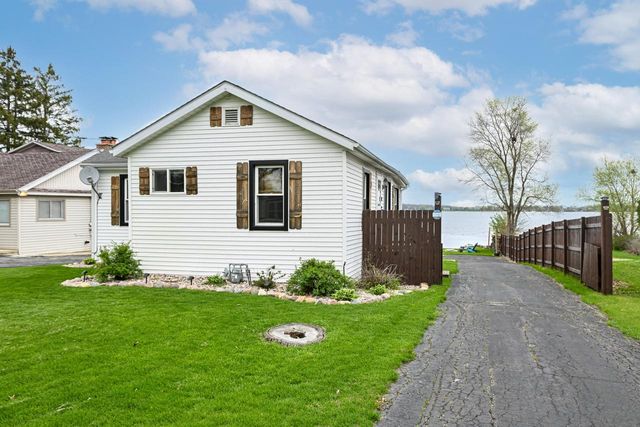 2225 Lakeshore DRIVE, Kansasville, WI 53139
