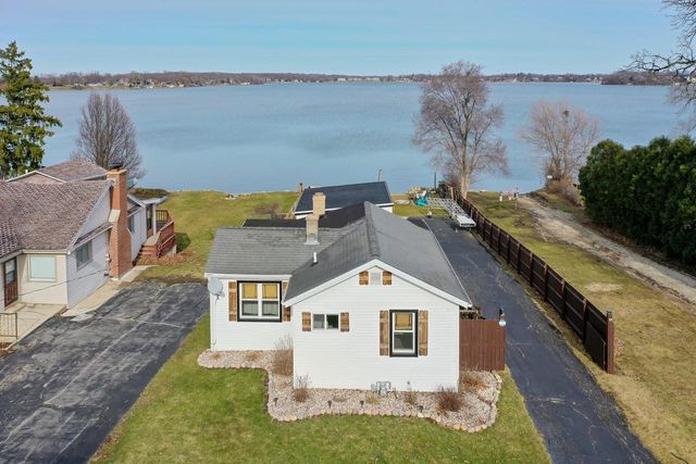 2225 Lakeshore DRIVE, Kansasville, WI 53139