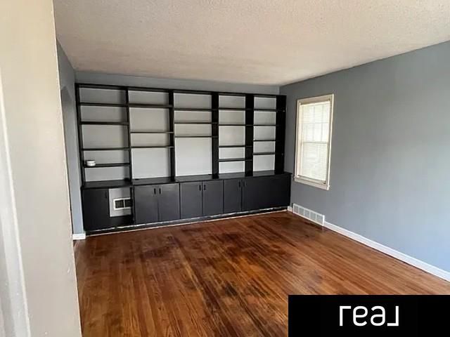 2115 S 48th Avenue, Omaha, NE 68106